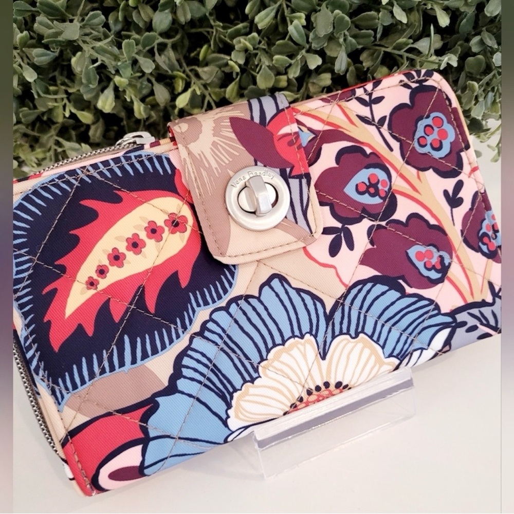 Vera Bradley Floral Turn-lock Organizer Wallet NWT